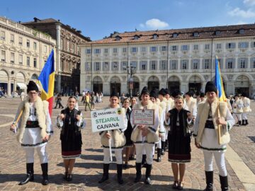 Ansamblul Folcloric „Stejarul” din Cajvana a strălucit la Torino