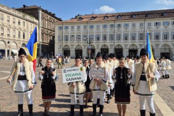 Ansamblul Folcloric „Stejarul” din Cajvana a strălucit la Torino