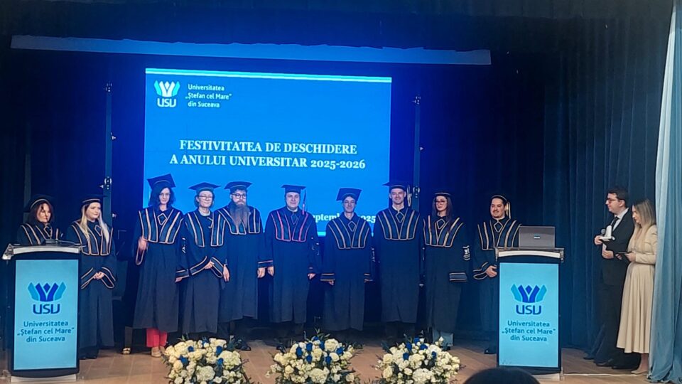 10 membri ai comunității academice au îmbrăcat luni roba și toca de titular al Universității „Ștefan cel Mare” din Suceava