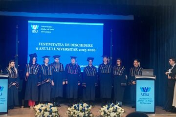 10 membri ai comunității academice au îmbrăcat luni roba și toca de titular al Universității „Ștefan cel Mare” din Suceava