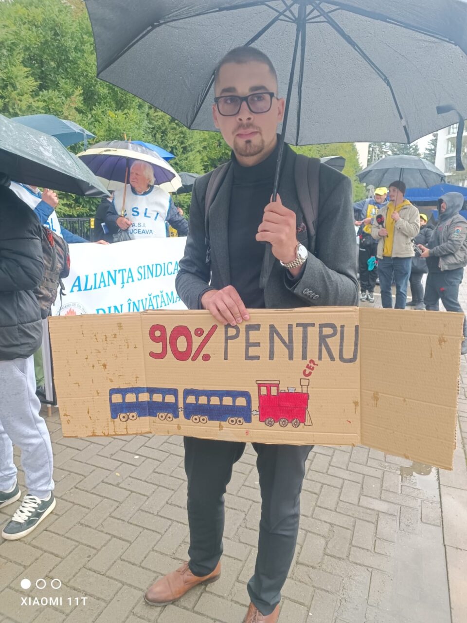 Protest al studenților USV în fața instituției, în ziua deschiderii anului universitar