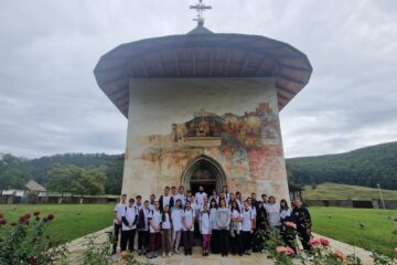 Drumeție educativ-recreativă pentru tinerii ATOS, de la Mănăstirea Dragomirna la Mănăstirea Pătrăuți