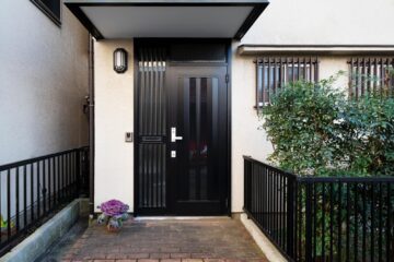 O casă într-un singur stil: cum să combini culorile și materialele în interior și exterior