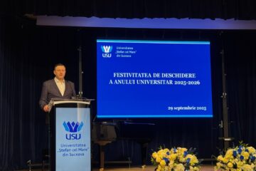 Daniel Ungurian, reprezentantul Primăriei Suceava la festivitatea oficială de deschidere a anului universitar 2025-2026 la USV