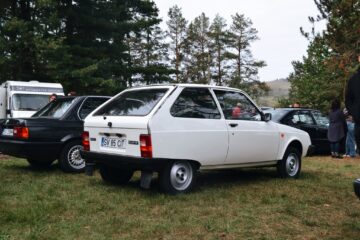 Peste 100 de vehicule istorice au ”colorat” Parcul Ariniș din Gura Humorului