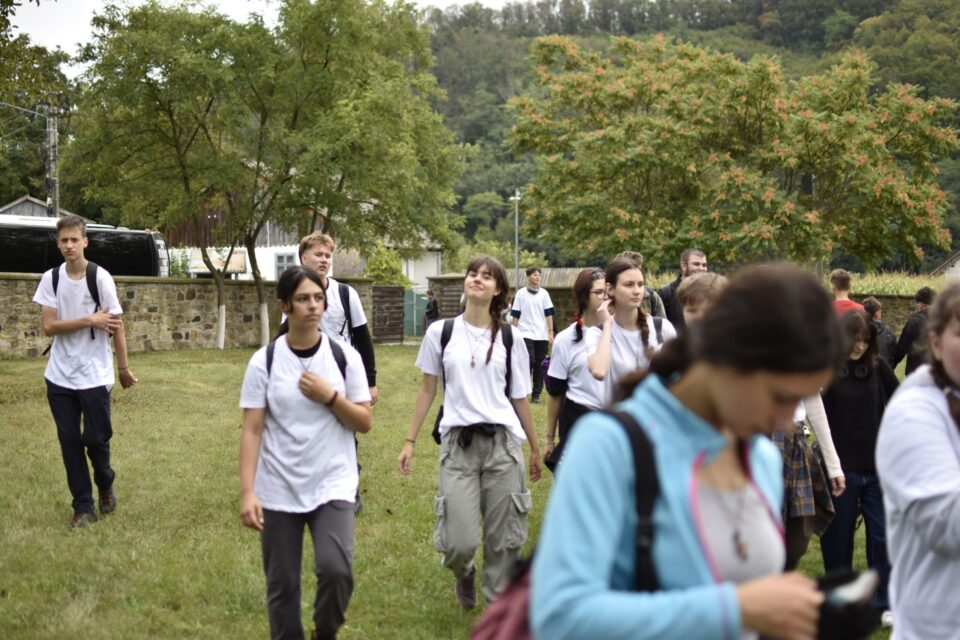 Drumeție educativ-recreativă pentru tinerii ATOS, de la Mănăstirea Dragomirna la Mănăstirea Pătrăuți