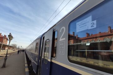 Tren Suceava – București
