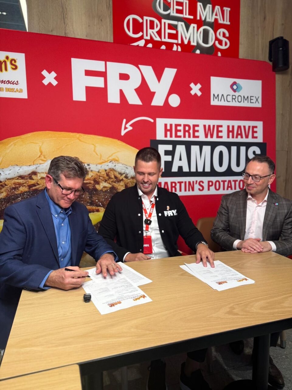 Vizită istorică în România: Martin’s Famous Potato Rolls semnează parteneriatul oficial cu Fryday
