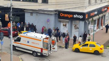 Două femei, accidentate de o mașină condusă de un șofer în vârstă de 93 de ani, în centrul Sucevei