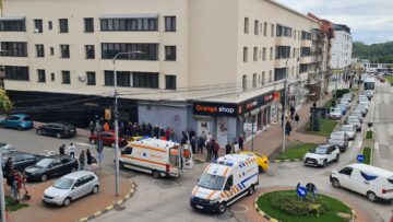 Două femei, accidentate de o mașină condusă de un șofer în vârstă de 93 de ani, în centrul Sucevei