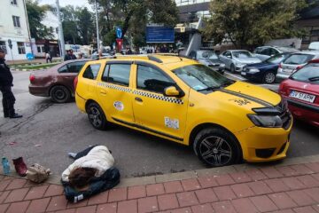 Două femei, accidentate de o mașină condusă de un șofer în vârstă de 93 de ani, în centrul Sucevei