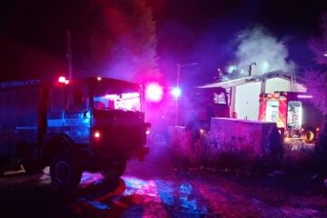Incendiu puternic la acoperișul restaurantului din Pasul Mestecăniș, cu pagube produse și la interior