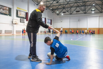 O mână de ajutor pentru tinerii care se apucă de rugby