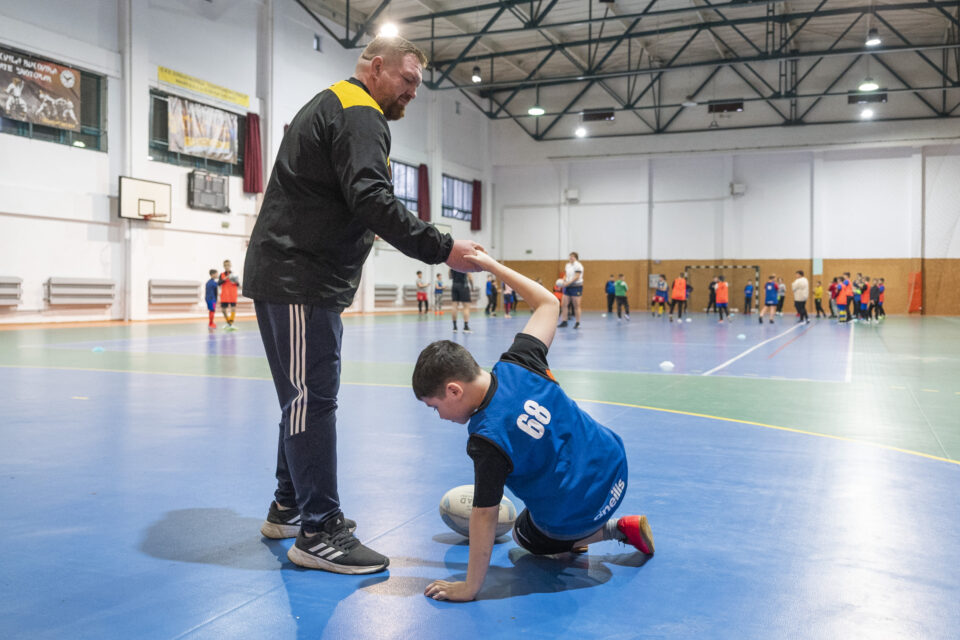 O mână de ajutor pentru tinerii care se apucă de rugby