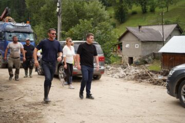 Un nou sprijin financiar, de aproape 10 milioane de lei, pentru familiile afectate de inundațiile din iulie