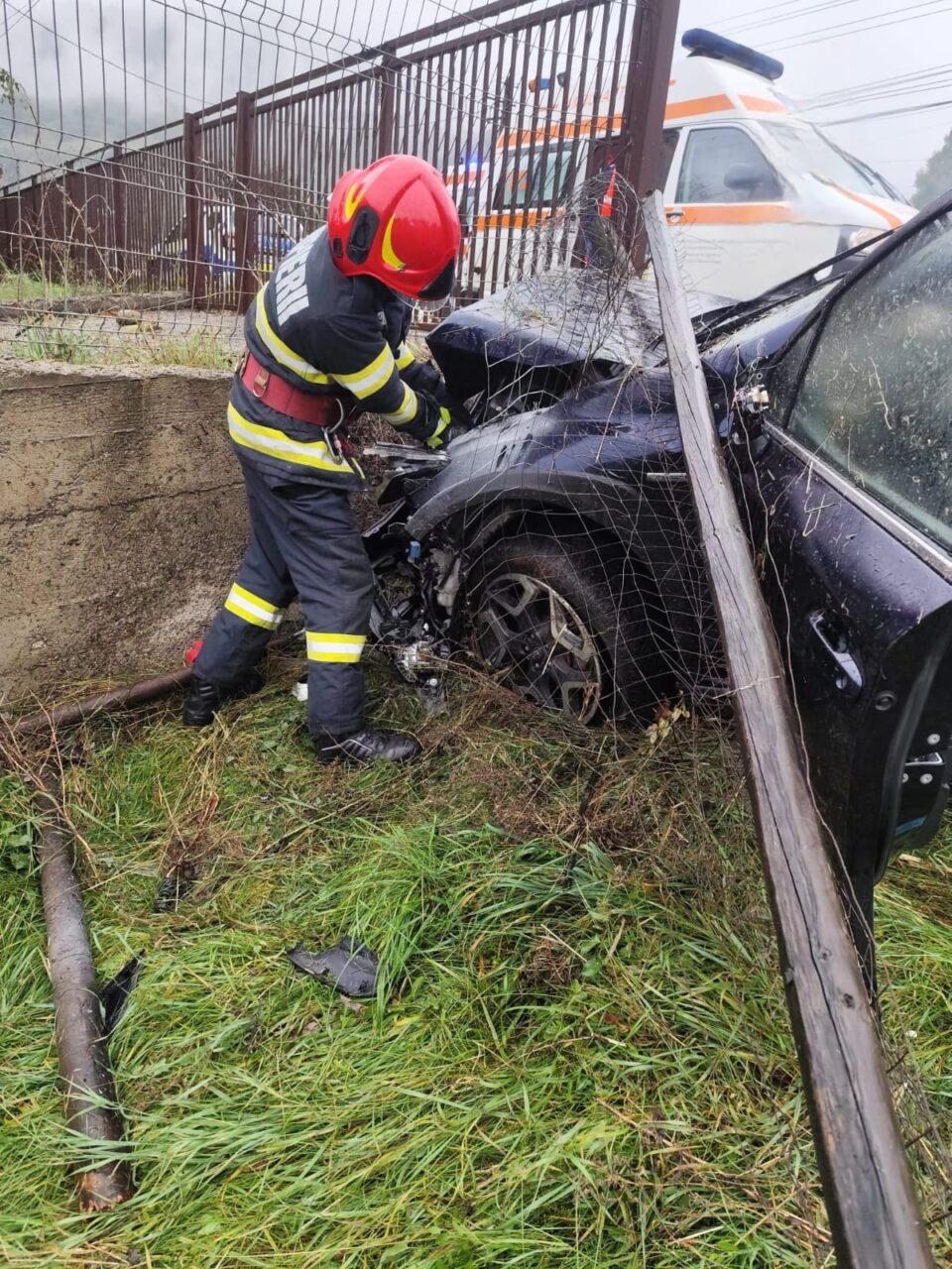 Accident la Vama, cu un autoturism și un camion