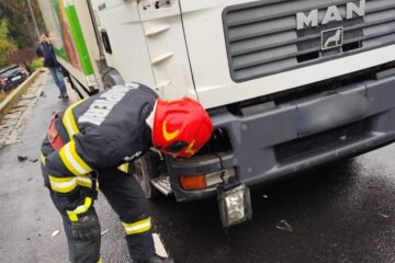 Accident la Vama, cu un autoturism și un camion