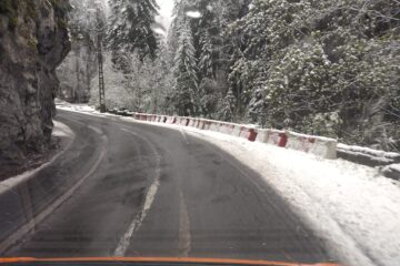 Pe Mestecăniș, Tihuța, la Trei Movile și Palma utilajele de deszăpezire sunt pe teren