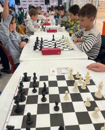 Peste 70 de elevi au participat la o competiție de șah, la Iulius Mall Suceava