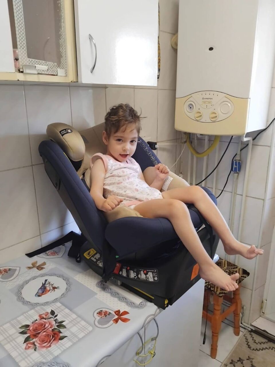 O fetiță în vârstă de 5 ani are nevoie urgent de o operație în Turcia. Trebuie adunați 25.000 de euro