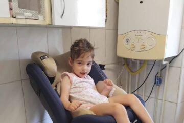 O fetiță în vârstă de 5 ani are nevoie urgent de o operație în Turcia. Trebuie adunați 25.000 de euro