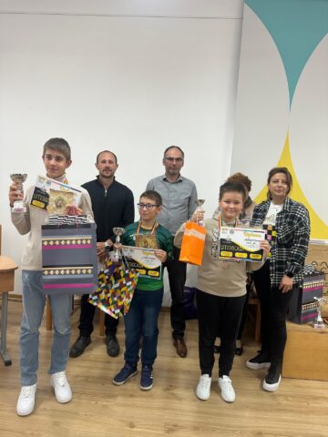 Zeci de copii au participat la concursul de șah rapid „Literocada BMCM”, la Biblioteca Municipală Câmpulung Moldovenesc