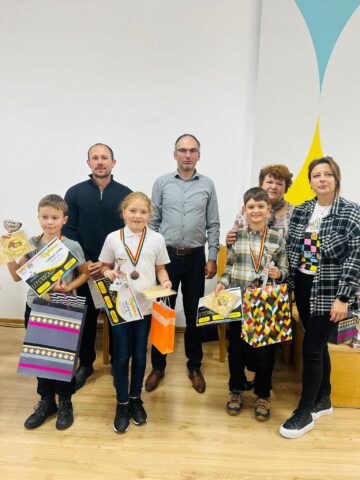 Zeci de copii au participat la concursul de șah rapid „Literocada BMCM”, la Biblioteca Municipală Câmpulung Moldovenesc