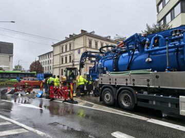 Crater uriaș în centrul Sucevei – restricții de circulație până miercuri seara