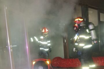 Momente de panică după un incendiu izbucnit la complexul comercial ”Nada Florilor” din Fălticeni