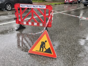 Crater uriaș în centrul Sucevei – restricții de circulație până miercuri seara
