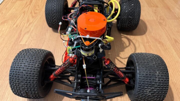 Robotul care detectează atât amenințările fizice, cât și cele digitale, dezvoltat la Suceava, de o echipă de la USV