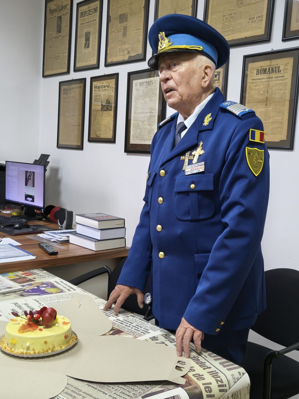 Dumitru Davidel, sărbătorit și în redacția Monitorului de Suceava, la frumoasa vârstă de 88 de ani