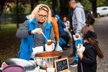 Târgul de toamnă al elevilor Școlii „Regina Elisabeta” Rădăuți a ajuns la cea de-a X-a ediție