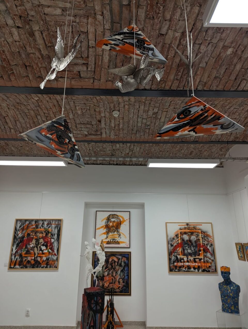 Expoziția „Îngerii cetății”