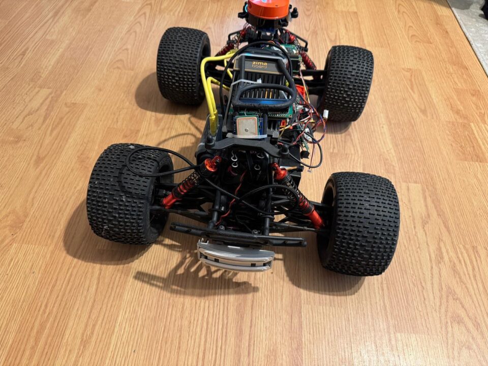 Robotul care detectează atât amenințările fizice, cât și cele digitale, dezvoltat la Suceava, de o echipă de la USV