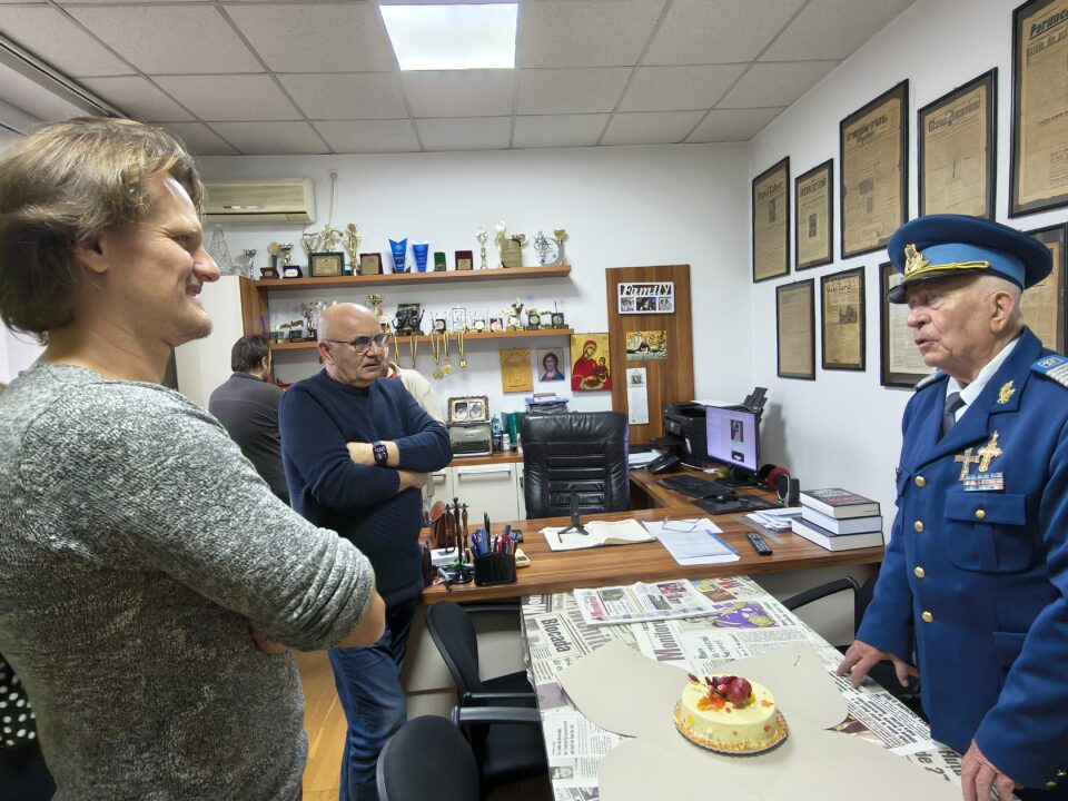 Dumitru Davidel, sărbătorit și în redacția Monitorului de Suceava, la frumoasa vârstă de 88 de ani