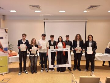 Diplome Cambridge pentru peste 100 de elevi de la Colegiul „Hurmuzachi” Rădăuți