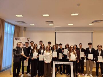 Diplome Cambridge pentru peste 100 de elevi de la Colegiul „Hurmuzachi” Rădăuți