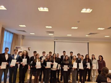 Diplome Cambridge pentru peste 100 de elevi de la Colegiul „Hurmuzachi” Rădăuți
