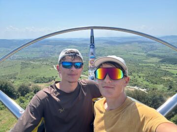 Un elev de 17, din Brodina, a parcurs 1.400 de km pe jos, de la Putna la Dunăre, pe Via Transilvanica