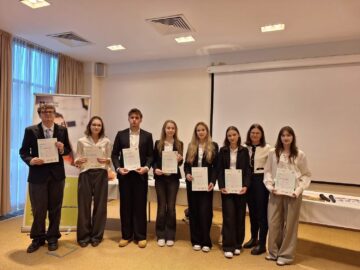 Diplome Cambridge pentru peste 100 de elevi de la Colegiul „Hurmuzachi” Rădăuți