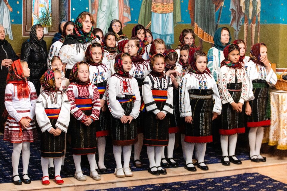 Binecuvântare arhierească la Biserica „Acoperământului Maicii Domnului” din cadrul Așezământului de copii din Rădăuți