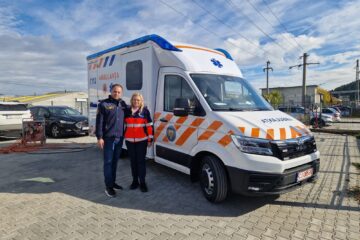 Trei ambulanțe noi, din care una destinată urgențelor majore, intră în flota Serviciului de Ambulanță Suceava