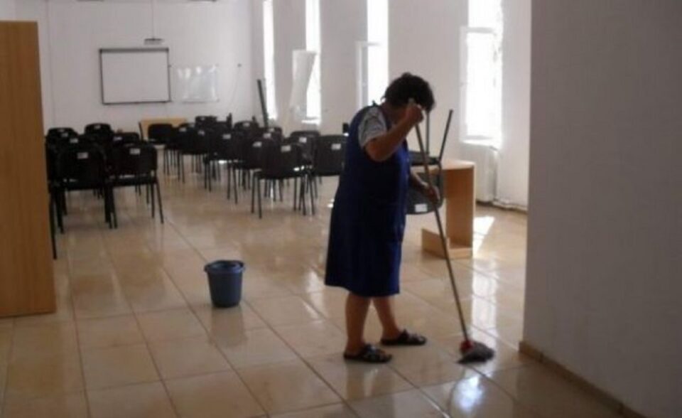 Femeie de serviciu Sursa mediafax.ro