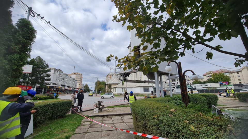 Panoul publicitar din intersecția Mărășești, demontat, cu o aprigă împotrivire a proprietarului