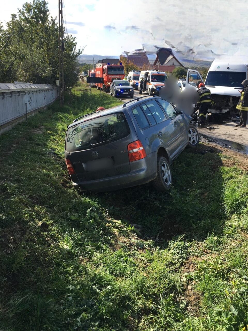 Cinci persoane au fost rănite în urma unui accident rutier