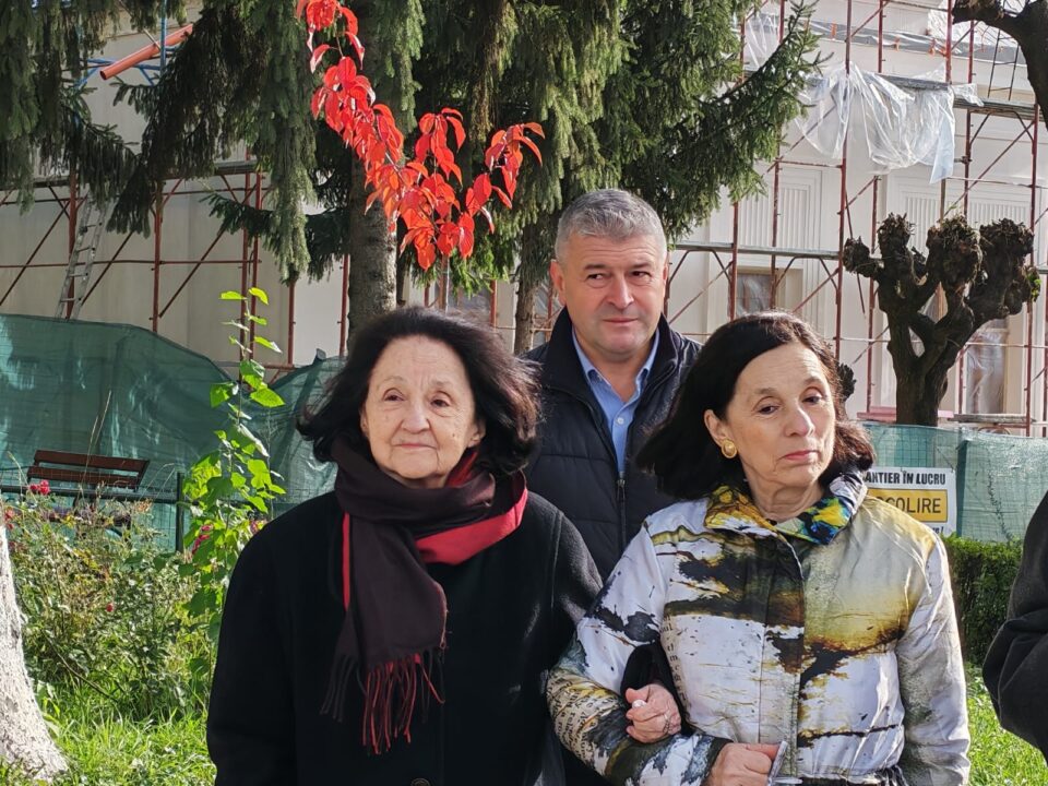 Primarul Cătălin Coman și surorile Labiș