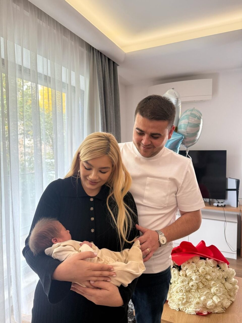Gheorghe Șoldan alături de soția sa, Bianca, și de primul lor copil, David Matei