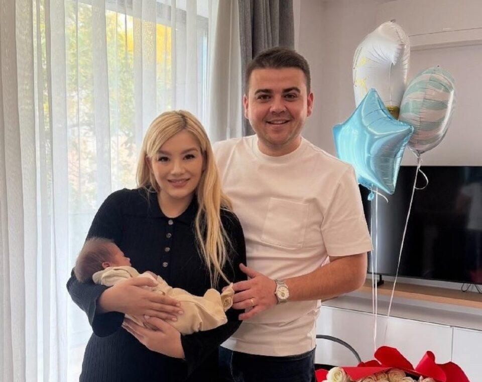 Gheorghe Șoldan alături de soția sa, Bianca, și de primul lor copil, David Matei
