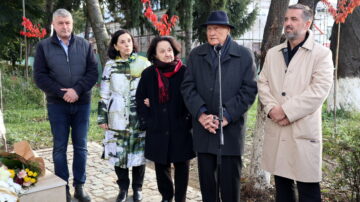 Bustul poetului Nicolae Labiș, dezvelit într-un eveniment dublu, dedicat memoriei lui Labiș și Sadoveanu